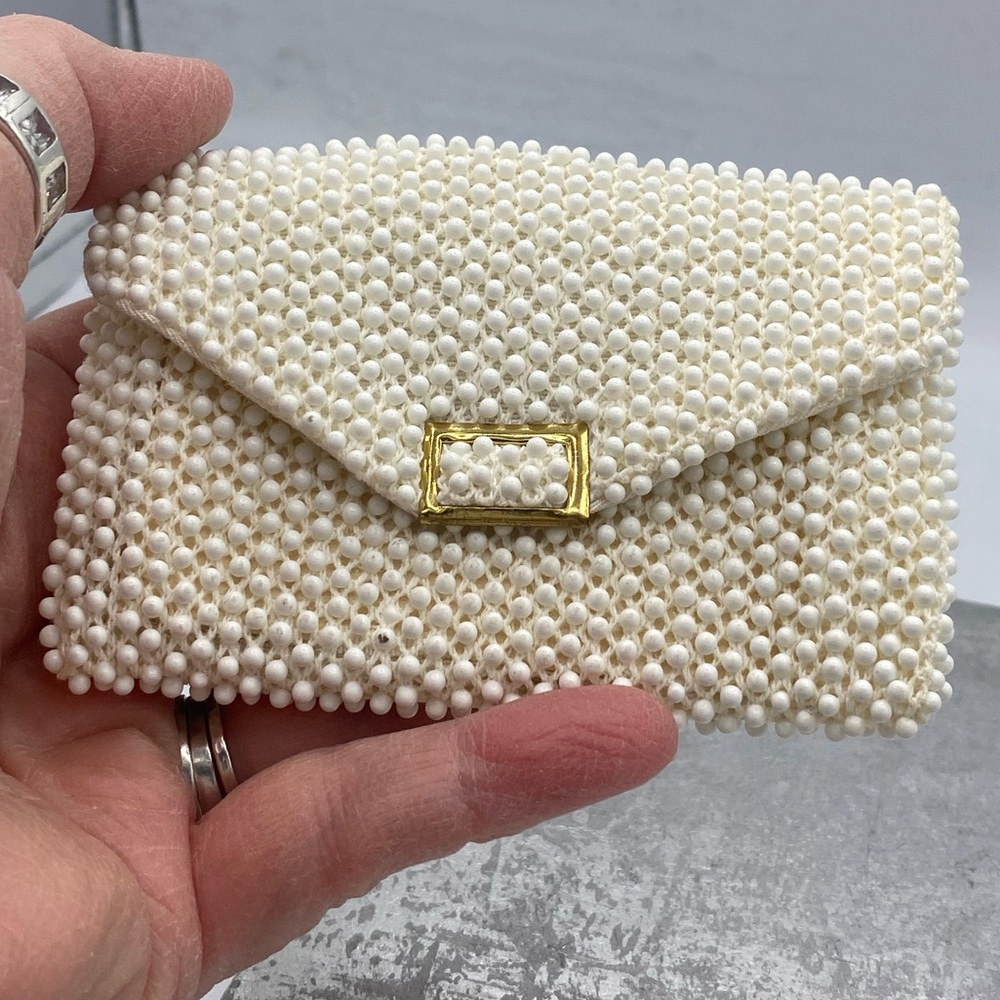 Vintage 1960s Lumared Petite Bead White Beaded Snap Lock Pouch With Mirror - Picture 10 of 10